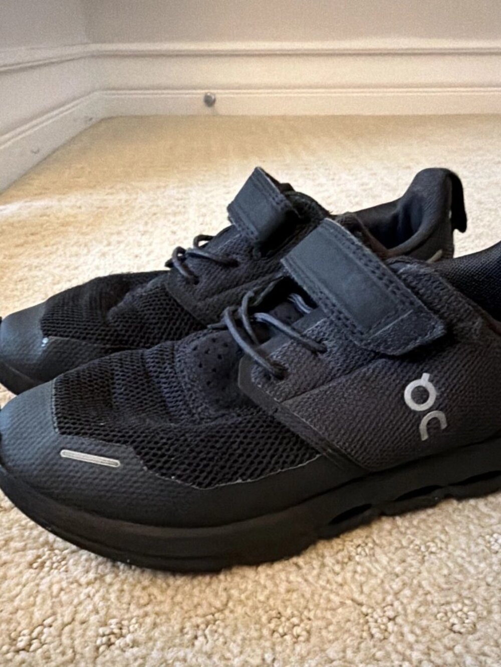 On Cloud Play All Black Kids Sneakers Size 1.5 Youth